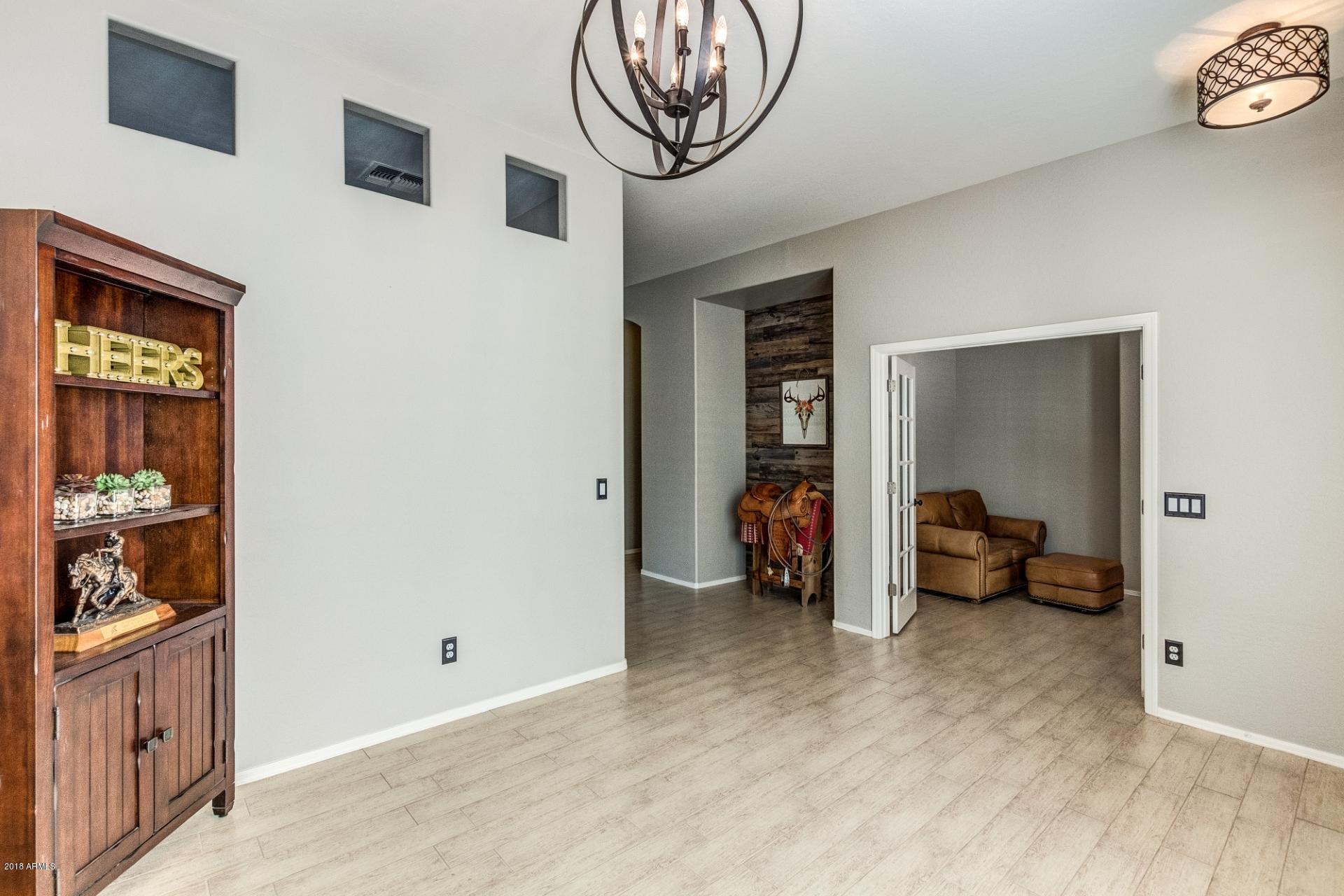 4653 South Calico Road Gilbert, AZ 85297 - Photo 3 of 24 3