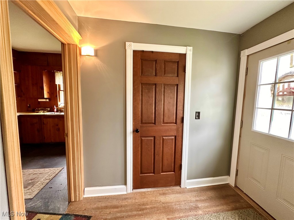6397 King-Graves Road Fowler, OH 44418 - Photo 25 of 48 Entryway featuring baseboards