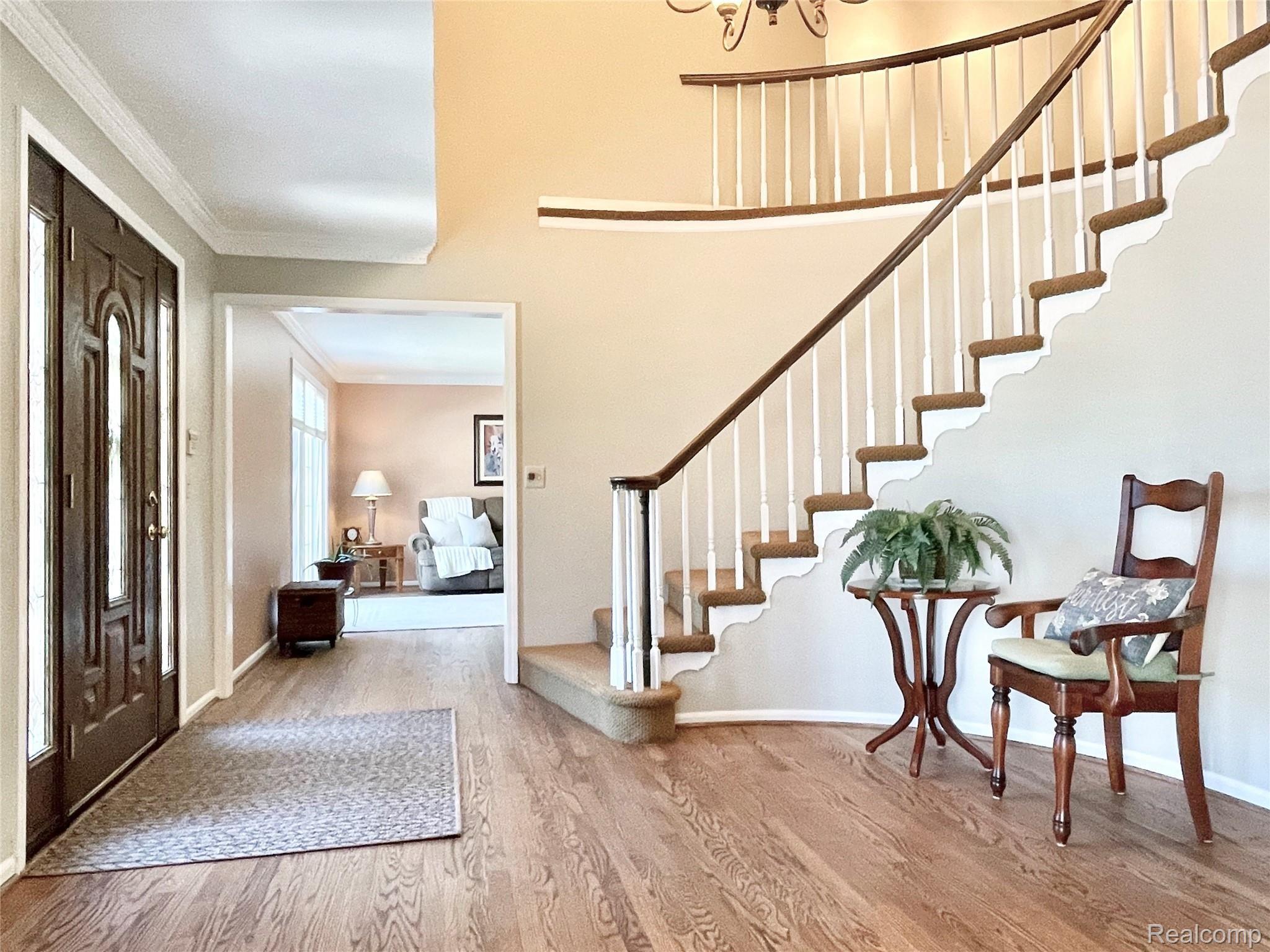 5246 Aintree Road Rochester, MI 48306 - Photo 4 of 60 Large foyer with spiral staircase