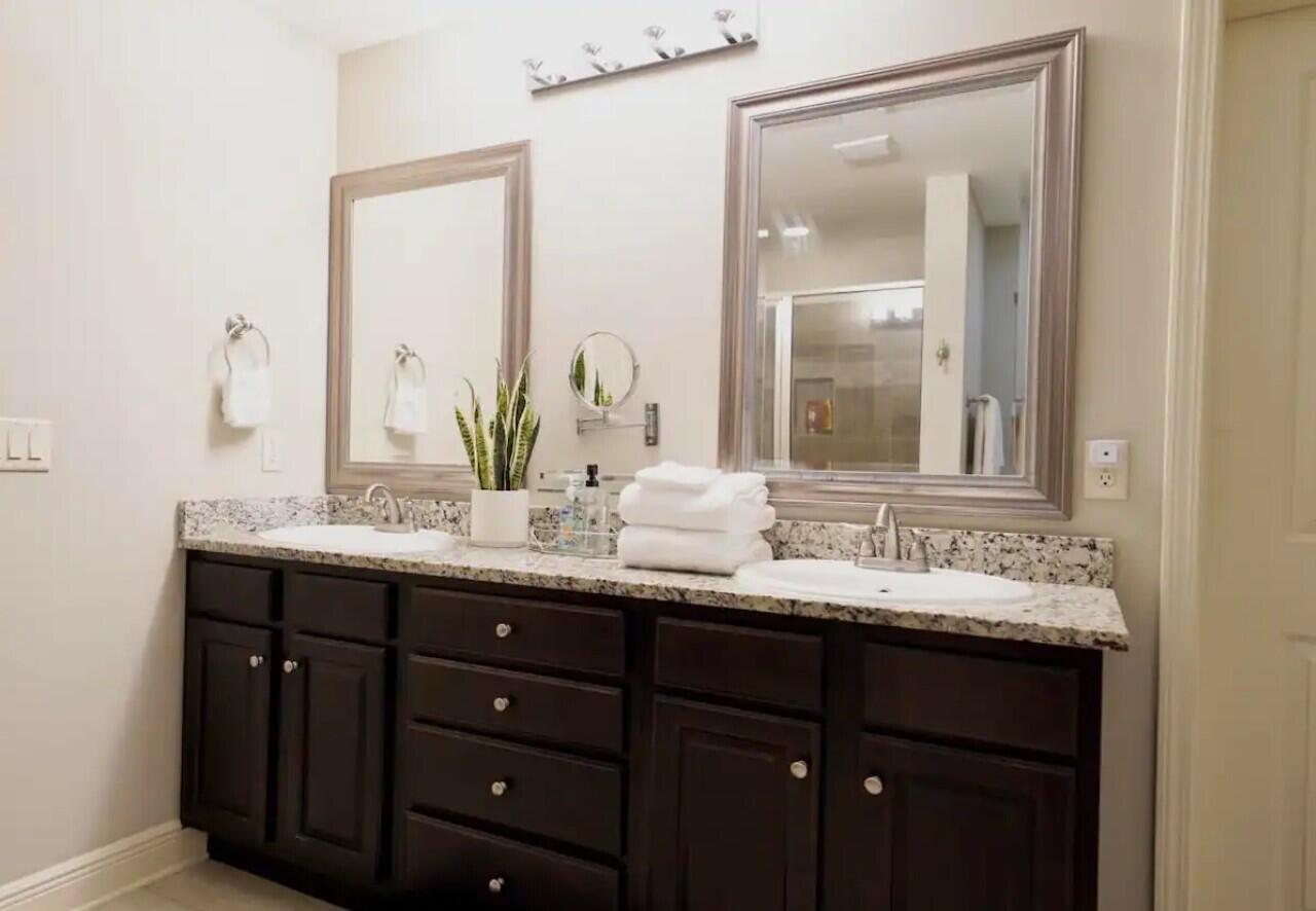 109 Thornhill Road Fort Walton Beach, FL 32547 - Photo 22 of 38 a bathroom with a granite countertop sink double and mirror