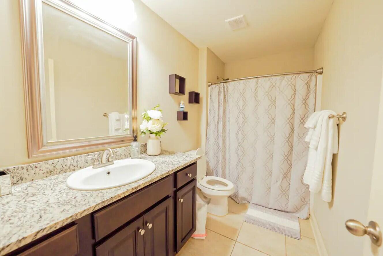 109 Thornhill Road Fort Walton Beach, FL 32547 - Photo 29 of 38 a bathroom with a granite countertop sink and a mirror