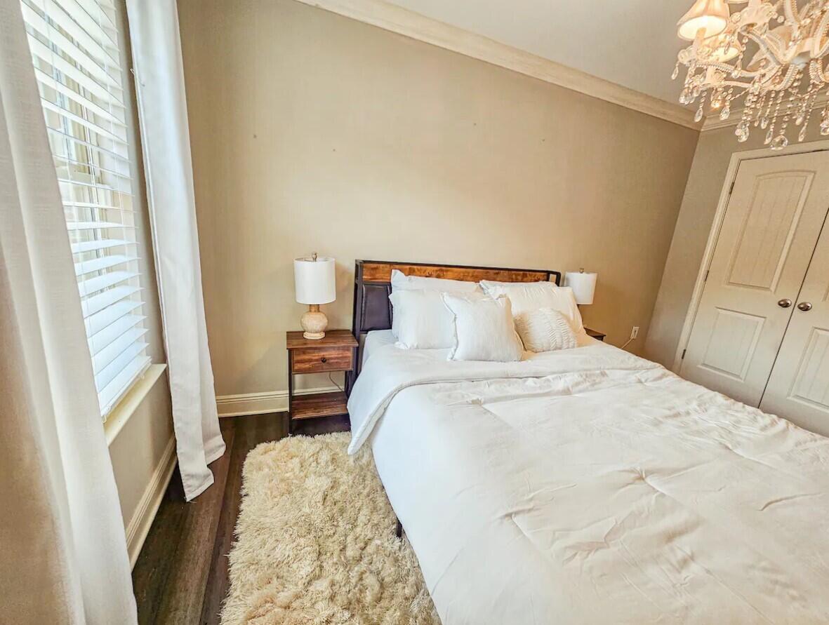 109 Thornhill Road Fort Walton Beach, FL 32547 - Photo 31 of 38 a bedroom with a bed and a window