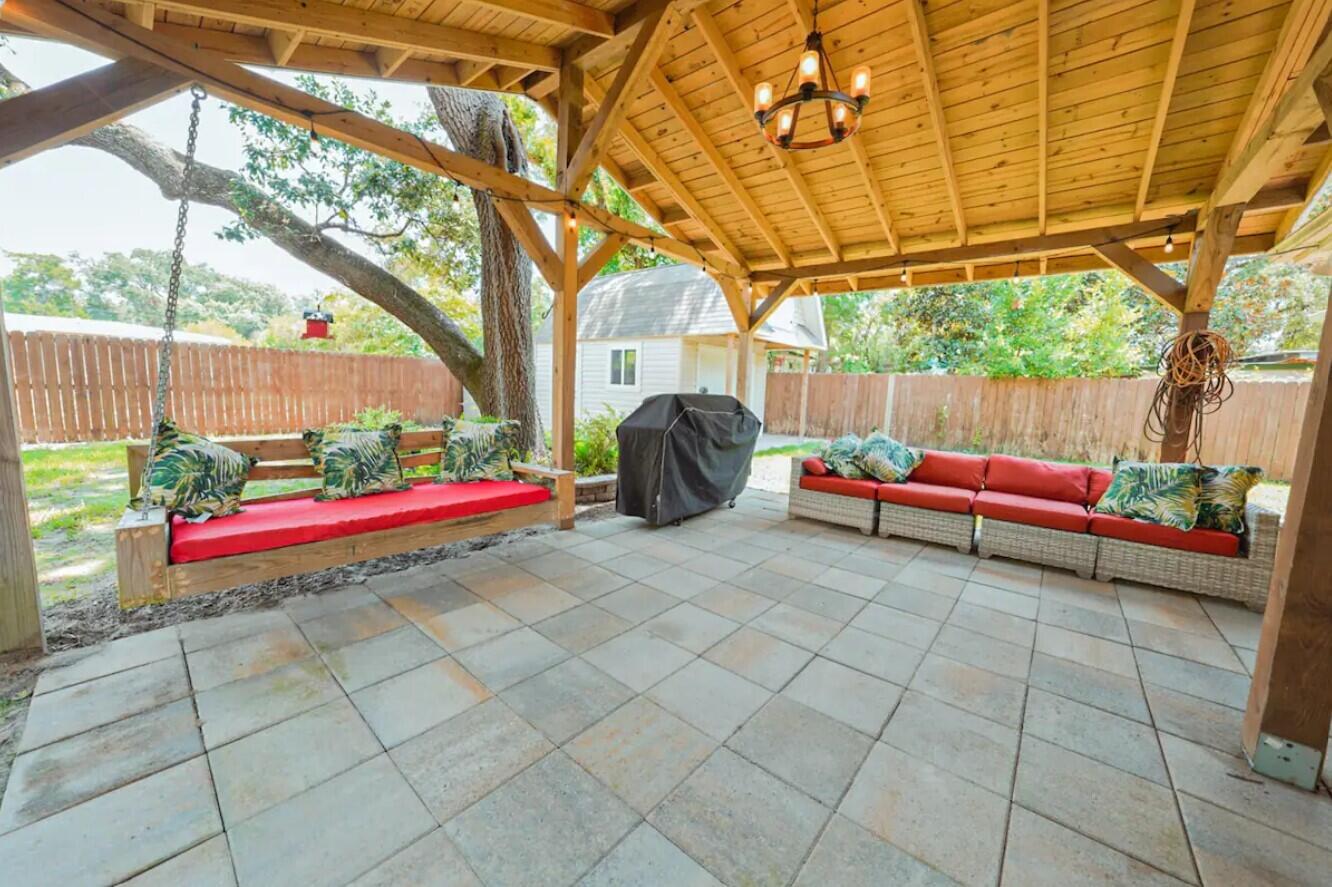 109 Thornhill Road Fort Walton Beach, FL 32547 - Photo 34 of 38 a view of backyard with a table and chairs