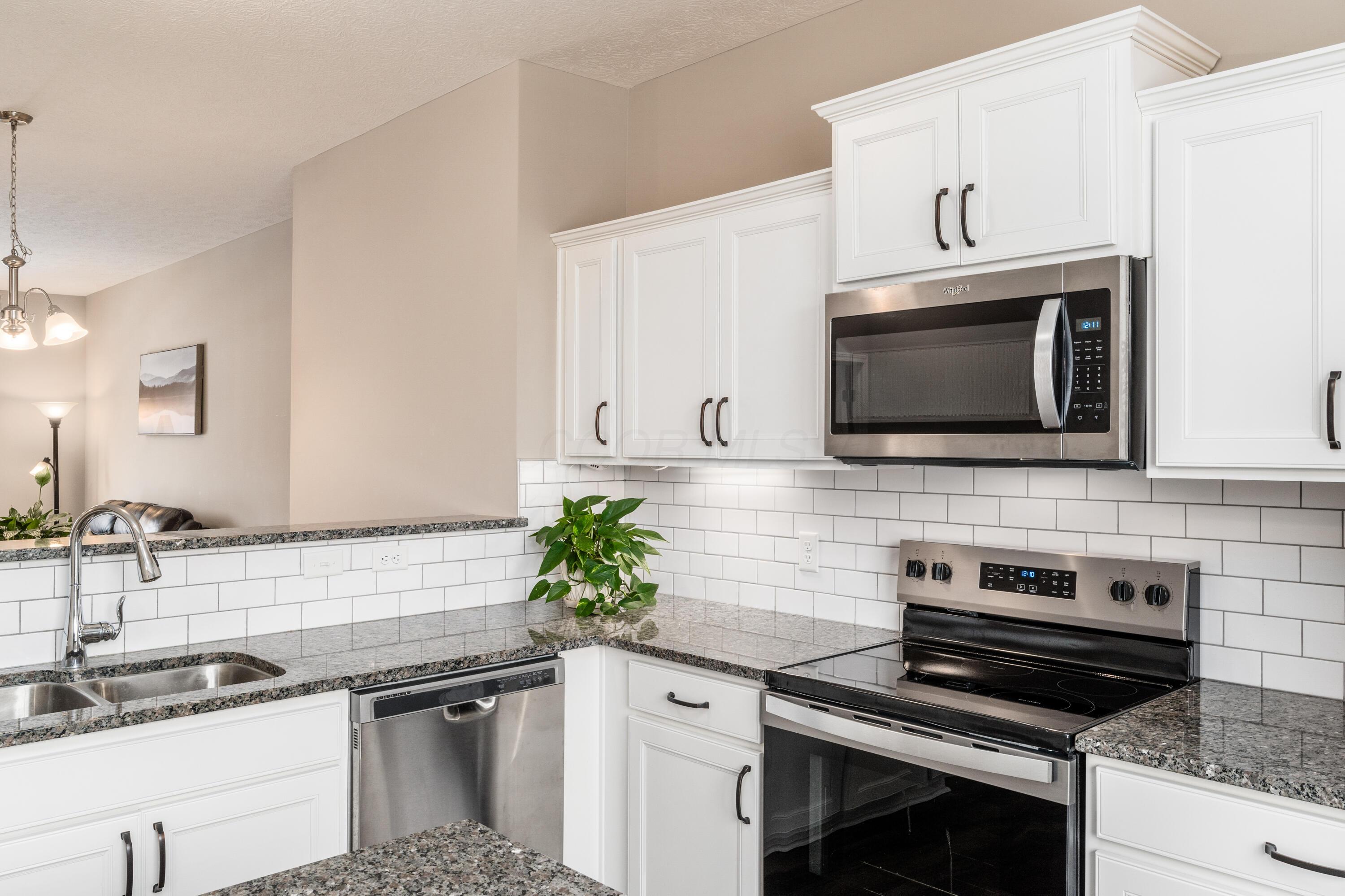 296 Autumn Ridge Circle Pickerington, OH 43147 - Photo 5 of 24 Stainless steel Appliances