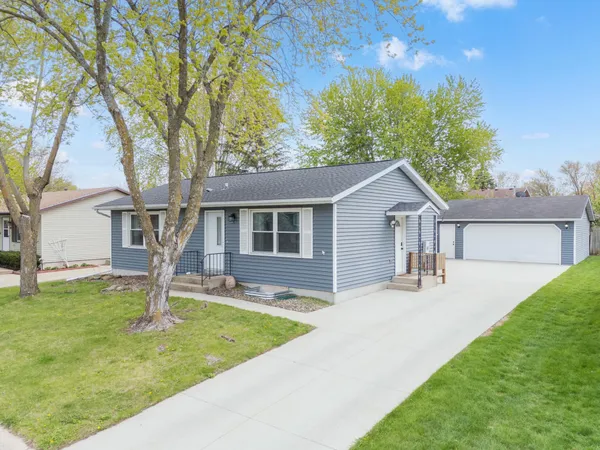 $315,000 | 2014 43rd Street Northwest, Rochester, MN 55901