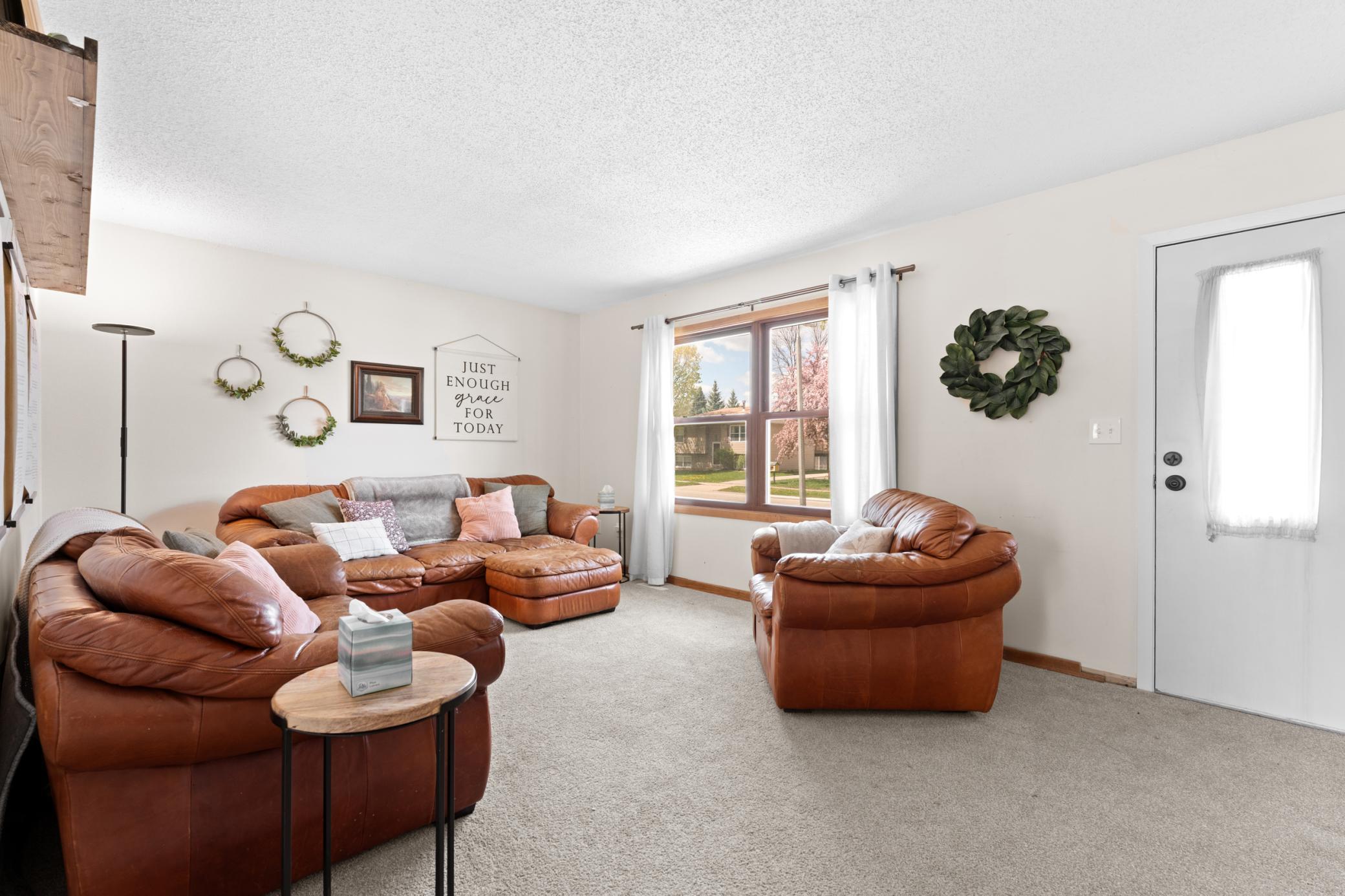 2014 43rd Street Northwest Rochester, MN 55901 - Photo 2 of 35