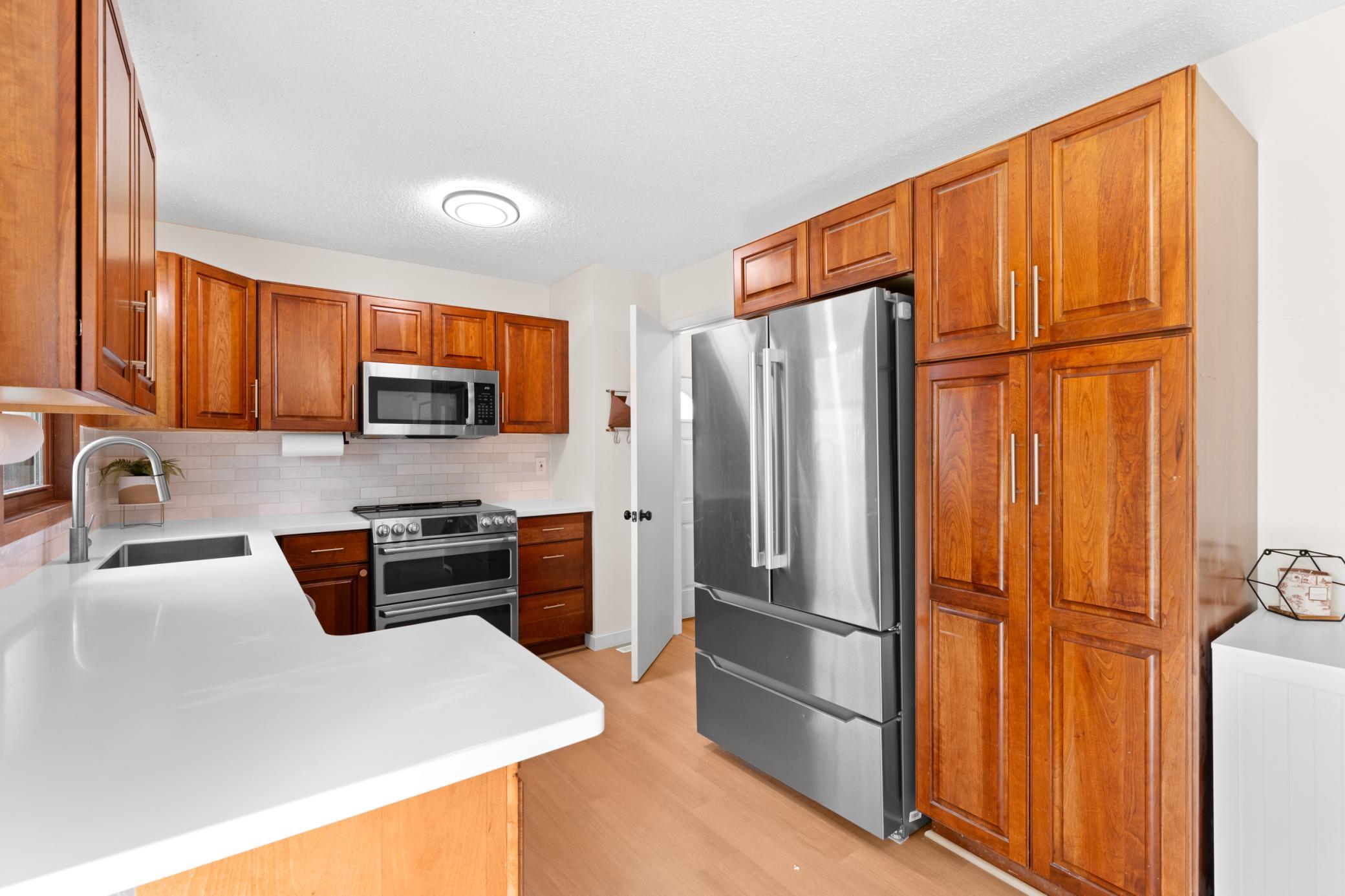 2014 43rd Street Northwest Rochester, MN 55901 - Photo 9 of 35