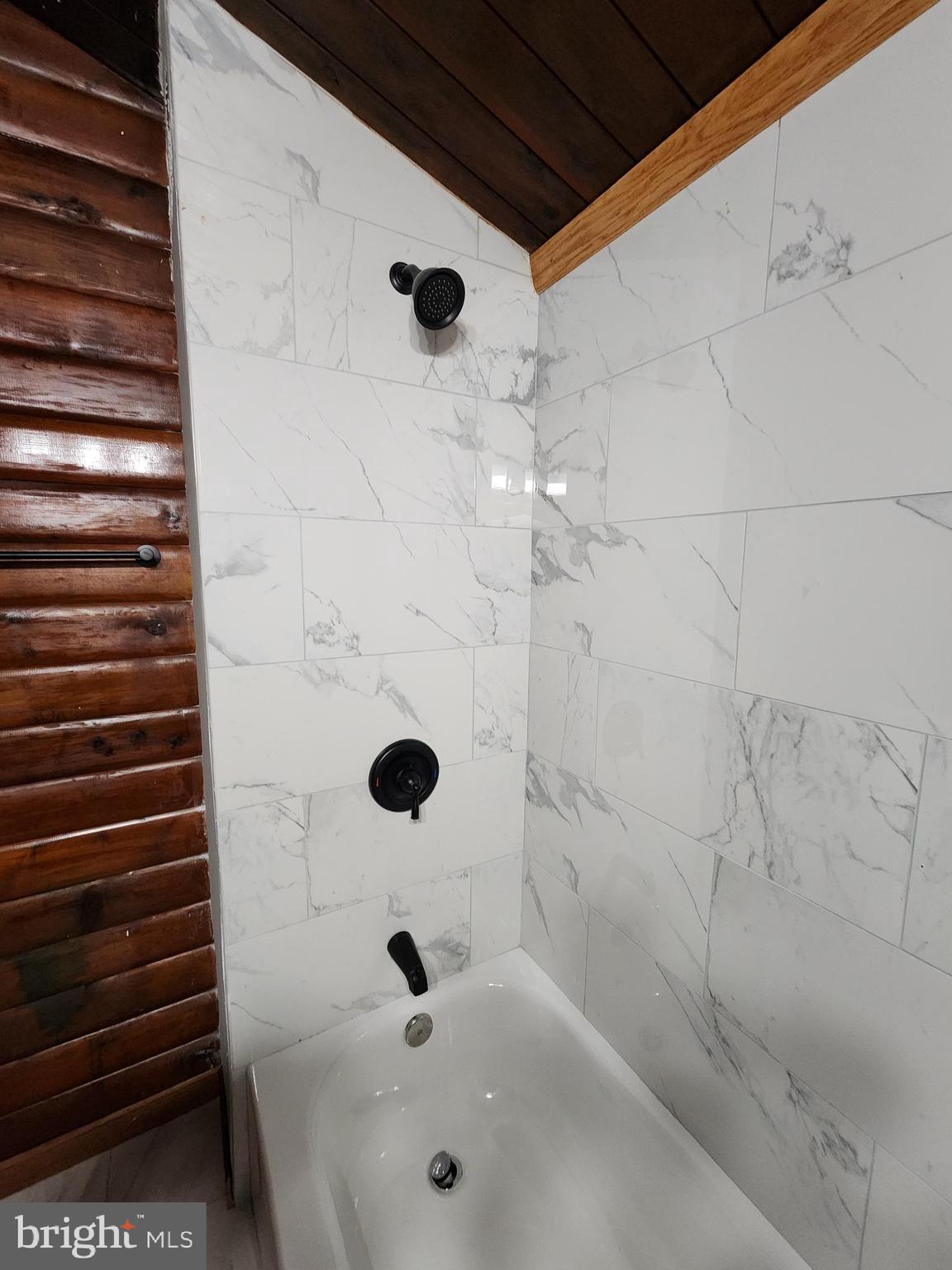 11577 Tomahawk Trail Lusby, MD 20657 - Photo 19 of 28 a bathroom with a bathtub