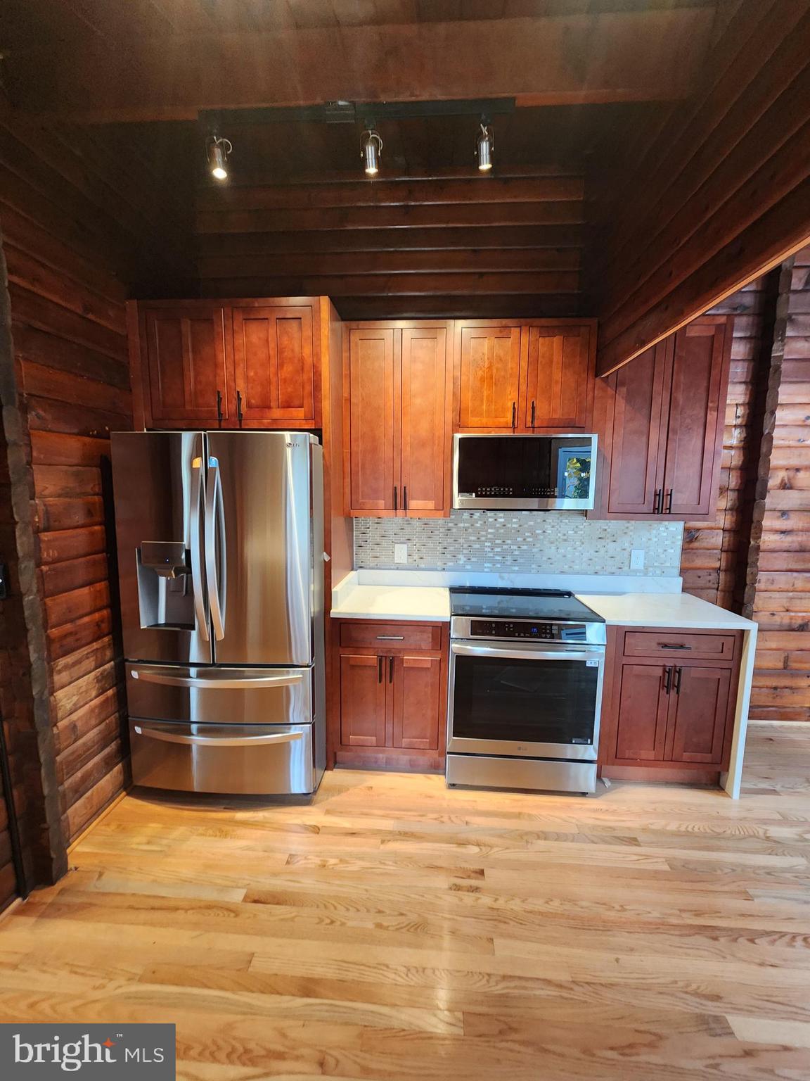 11577 Tomahawk Trail Lusby, MD 20657 - Photo 8 of 28 a kitchen with granite countertop a refrigerator and a stove