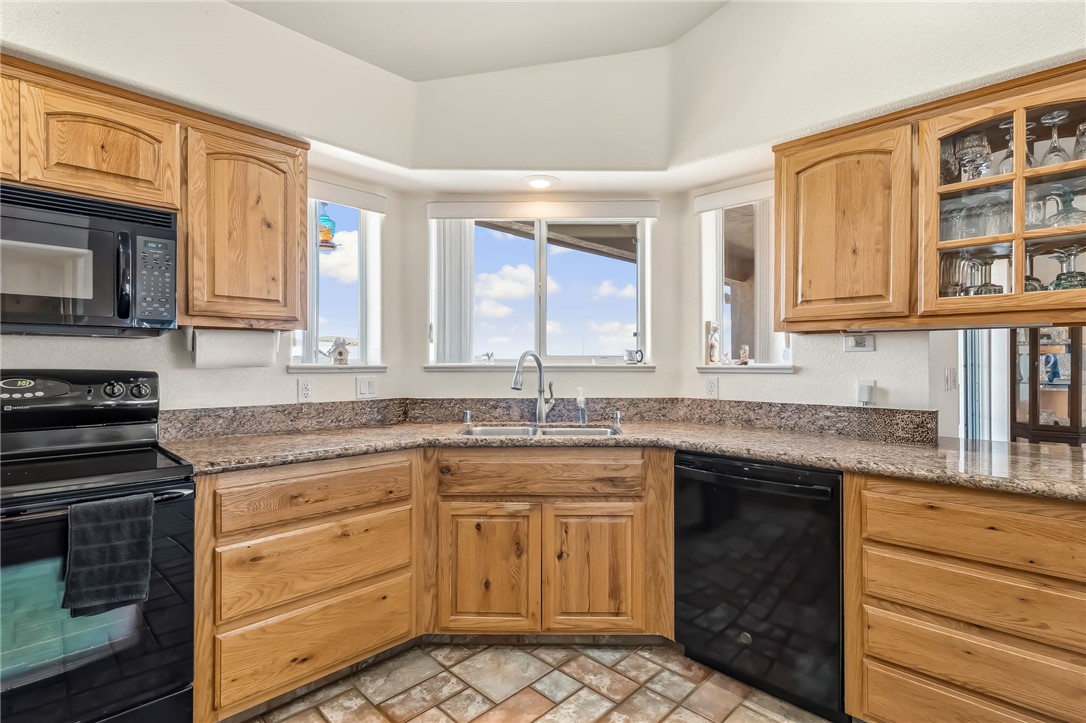 2205 East Cactus Wren Road Kingman, AZ 86409 - Photo 22 of 68 Kitchen