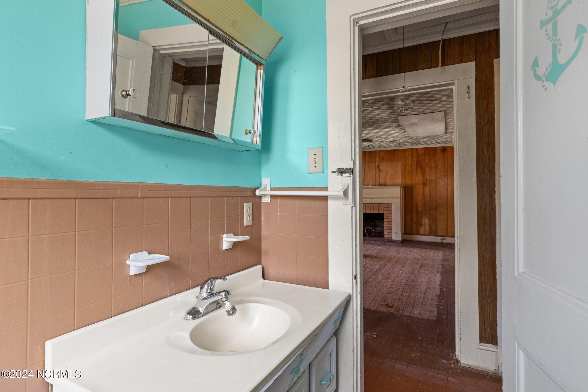 526 Pigott Road Gloucester, NC 28528 - Photo 10 of 25 Bathroom