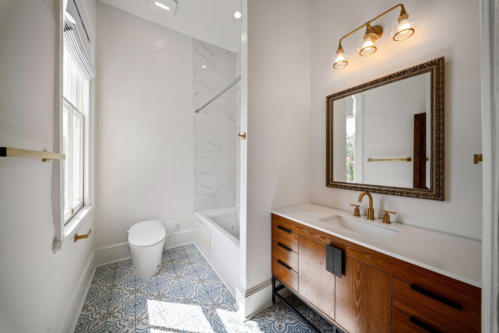 188 Rutledge Avenue Charleston, SC 29403 - Photo 34 of 47 3rd Bedroom En-Suite