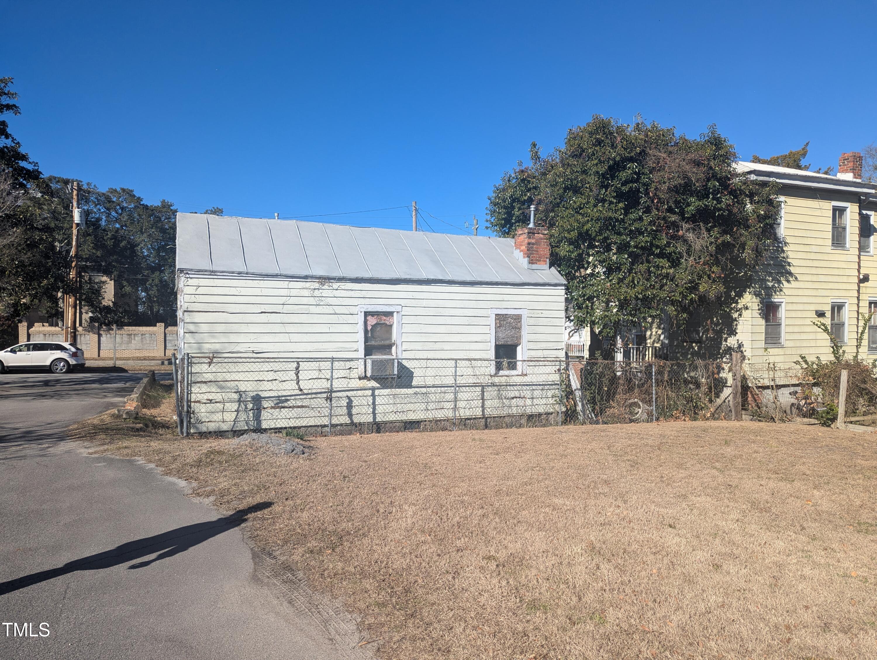 406 Bern Street New Bern, NC 28560 - Photo 3 of 5 a view of a house with a outdoor space