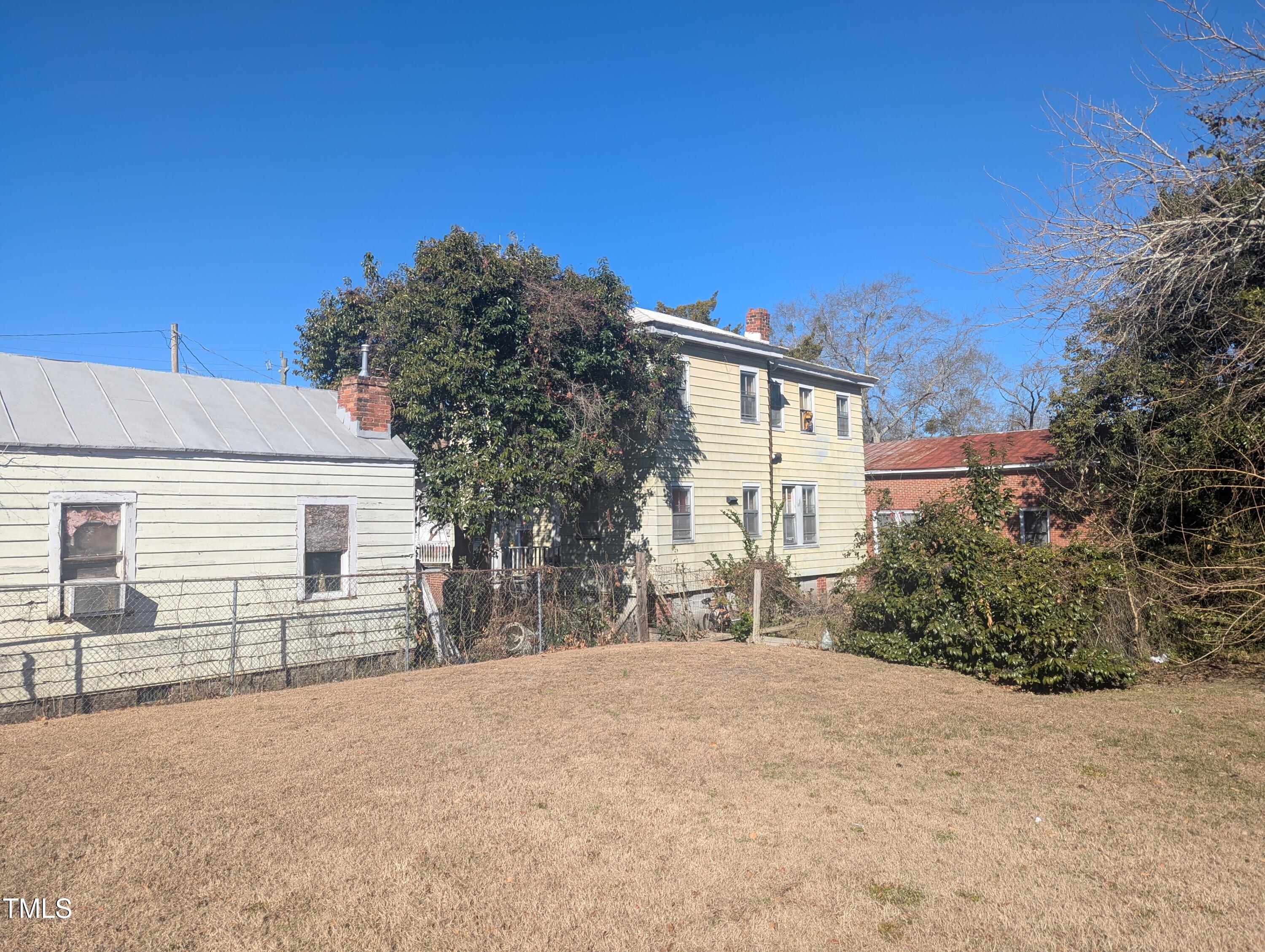 406 Bern Street New Bern, NC 28560 - Photo 4 of 5 a view of a house with a backyard