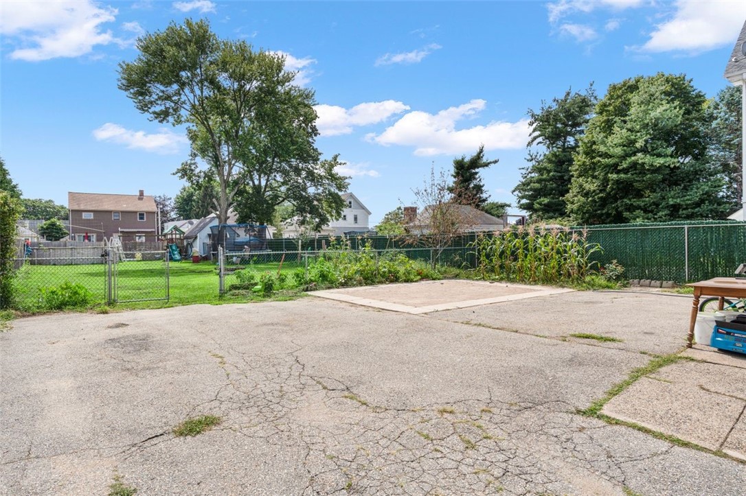 60 Thomas Avenue Pawtucket, RI 02860 - Photo 24 of 31