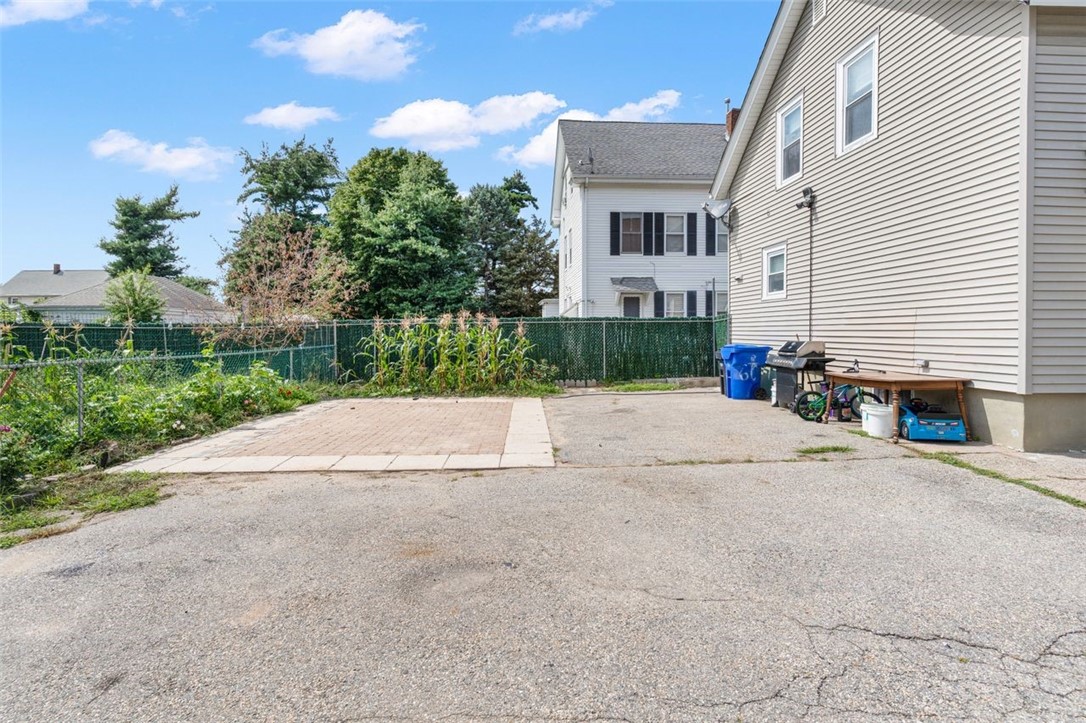 60 Thomas Avenue Pawtucket, RI 02860 - Photo 25 of 31