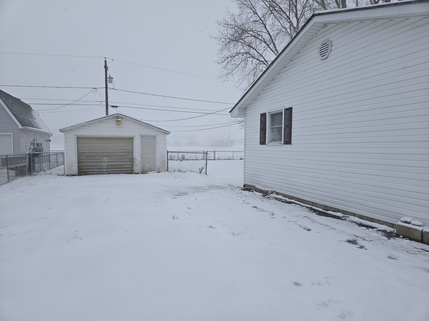 286 South Barbara Drive Kankakee, IL 60901 - Photo 15 of 15 a view of garage and kitchen