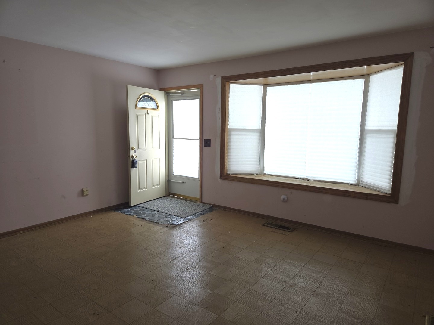 286 South Barbara Drive Kankakee, IL 60901 - Photo 2 of 15 an empty room with windows