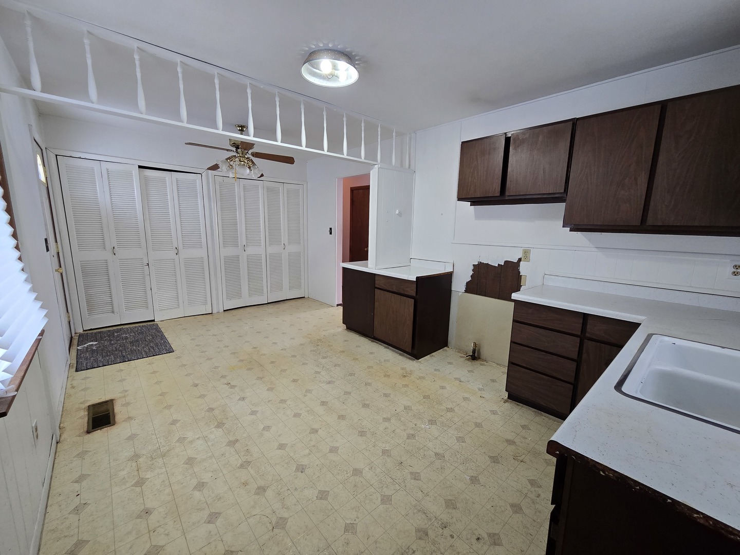 286 South Barbara Drive Kankakee, IL 60901 - Photo 4 of 15 a view of livingroom with furniture and electronic appliances