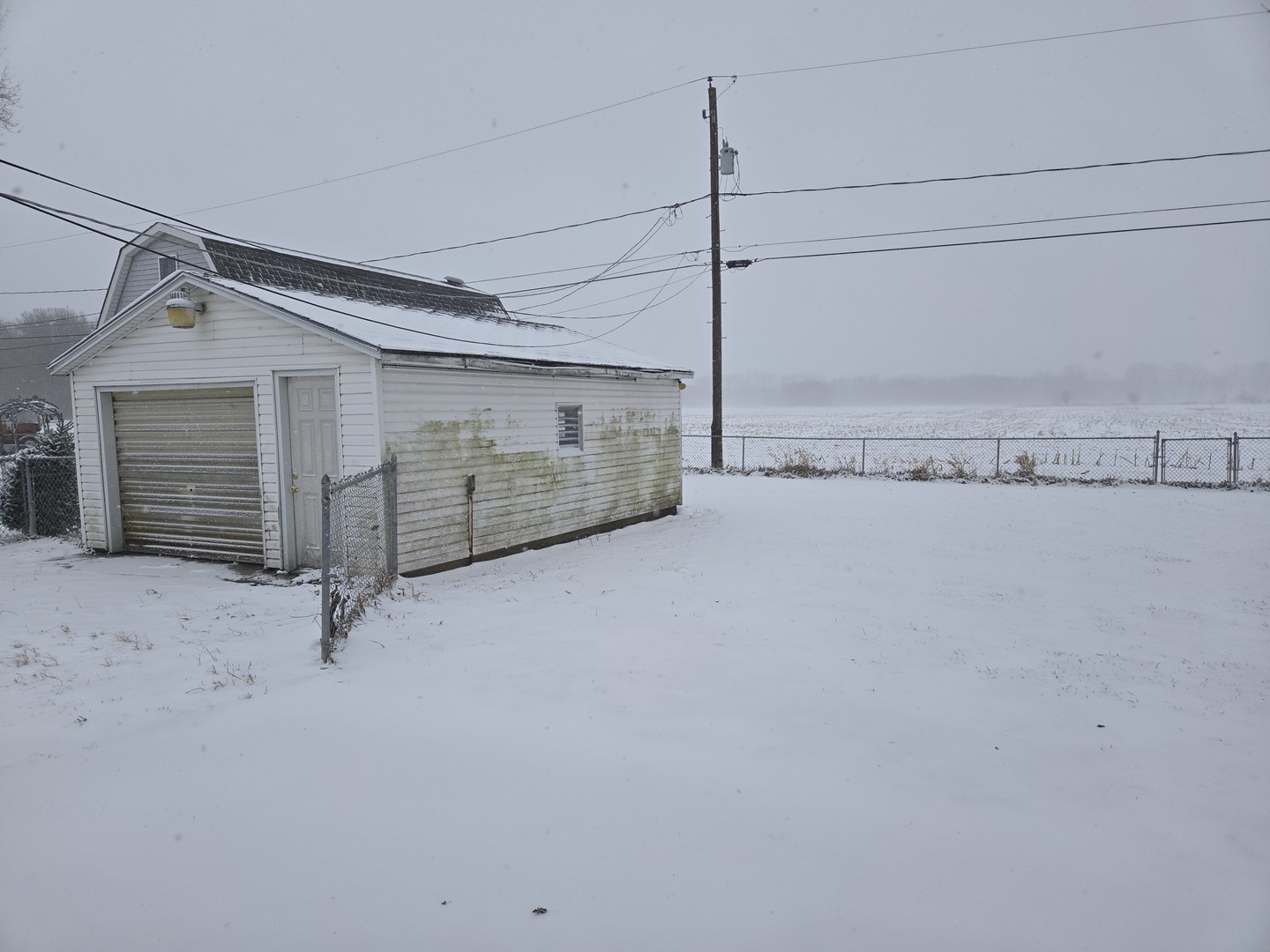 286 South Barbara Drive Kankakee, IL 60901 - Photo 9 of 15 a view of a garage