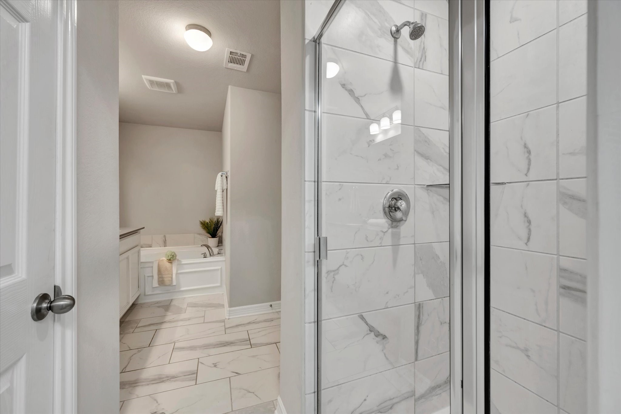 13420 Shellbark Way La Marque, TX 77568 - Photo 22 of 31 Walk-in shower.