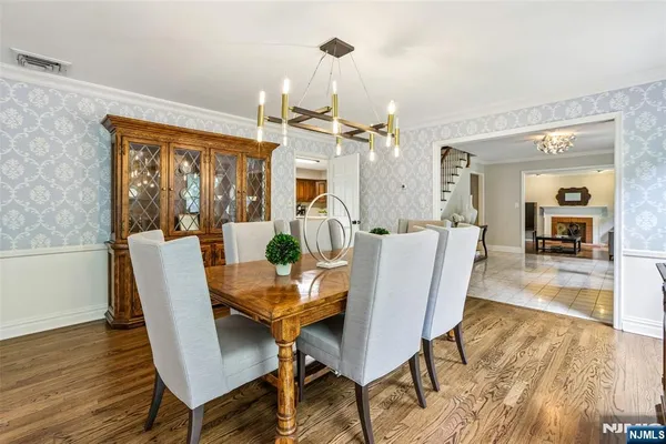 $1,350,000 | 10 Wood Hollow Trail, Upper Saddle River, NJ 07458