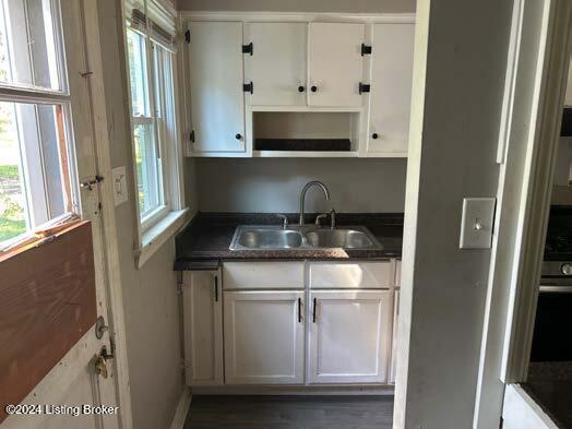 2428 Donna Road Louisville, KY 40216 - Photo 9 of 33 Kitchen 3