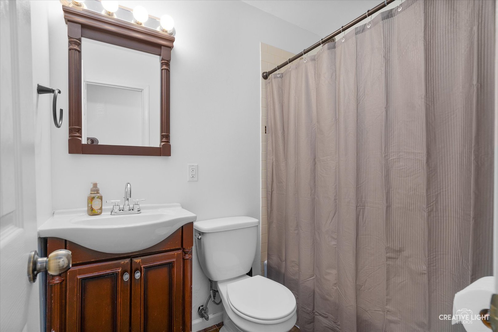 125 South Pinecrest Road Bolingbrook, IL 60440 - Photo 17 of 22 a bathroom with a toilet a sink and a mirror
