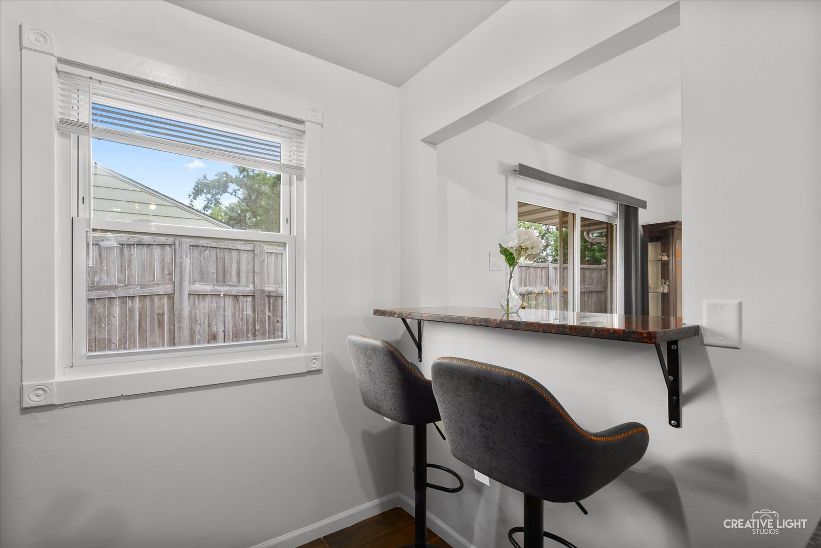125 South Pinecrest Road Bolingbrook, IL 60440 - Photo 7 of 22 a workspace with furniture and a window