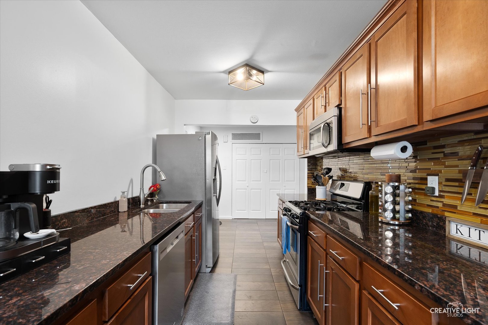 125 South Pinecrest Road Bolingbrook, IL 60440 - Photo 8 of 22 a kitchen with stainless steel appliances granite countertop a sink stove and refrigerator