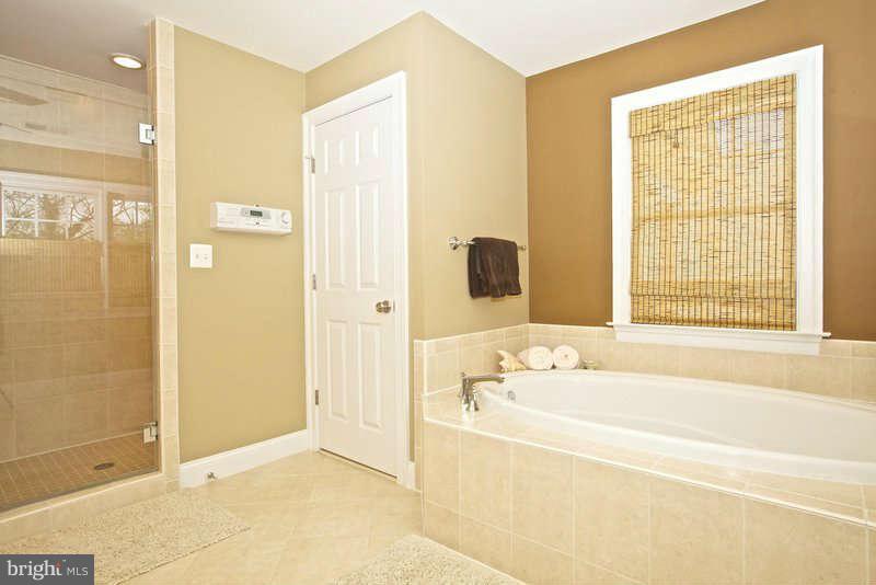 1837 Kirby Road McLean, VA 22101 - Photo 24 of 29 Bath (Master)