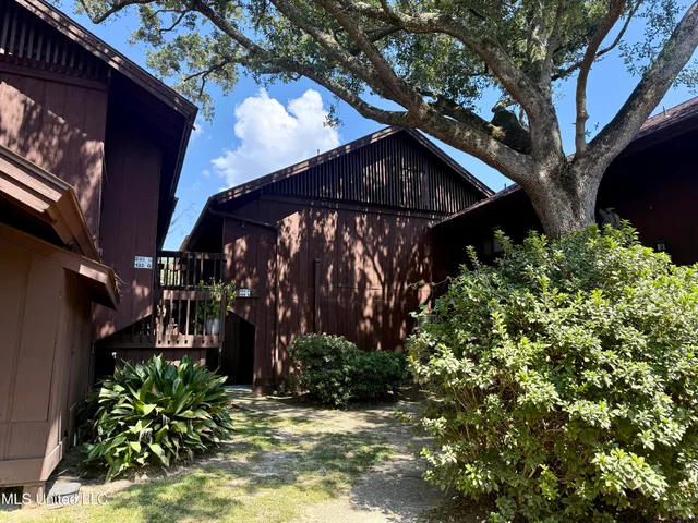 $885 | 229 Molokai, Unit G, Diamondhead, MS 39525