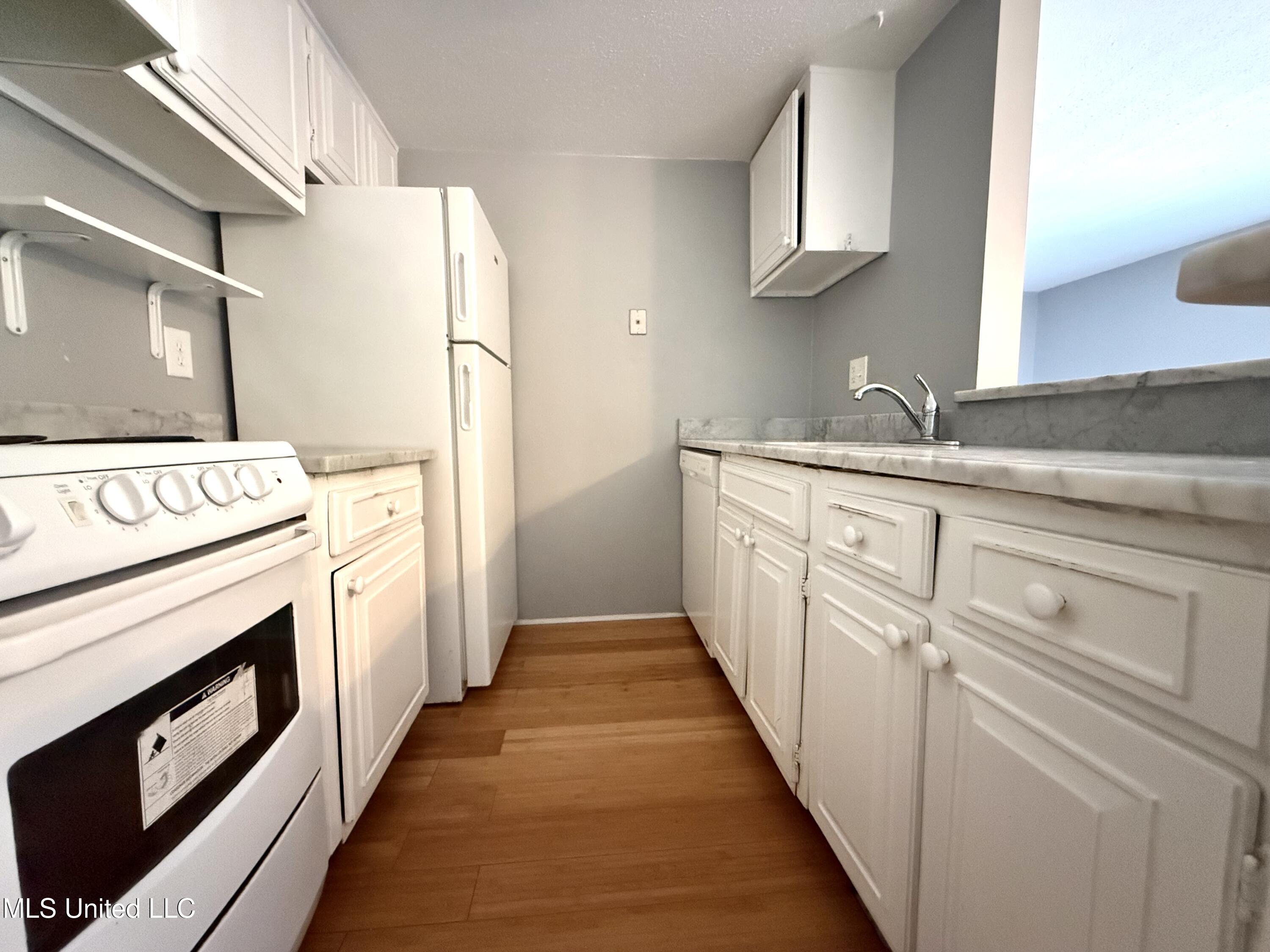 229 Molokai, Unit G Diamondhead, MS 39525 - Photo 5 of 8 IMG_5147