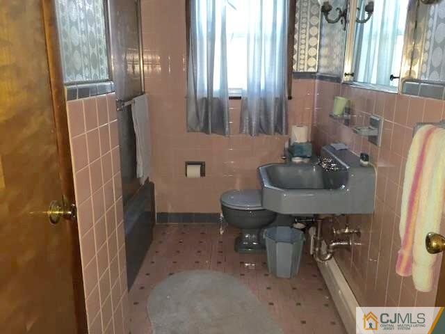 44 Orchard Road Middlesex, NJ 08846 - Photo 12 of 19 Gallery Image 12