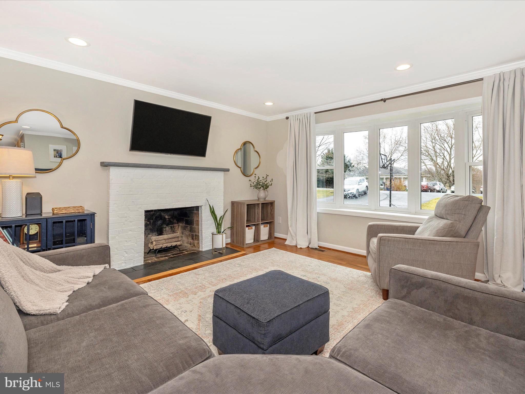 13148 Jesse Smith Road Mount Airy, MD 21771 - Photo 3 of 52 Living Room