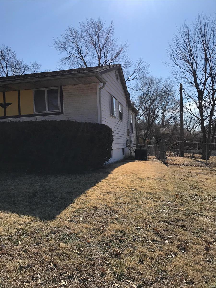 236 Roderick Drive St. Louis, MO 63137 - Photo 2 of 45