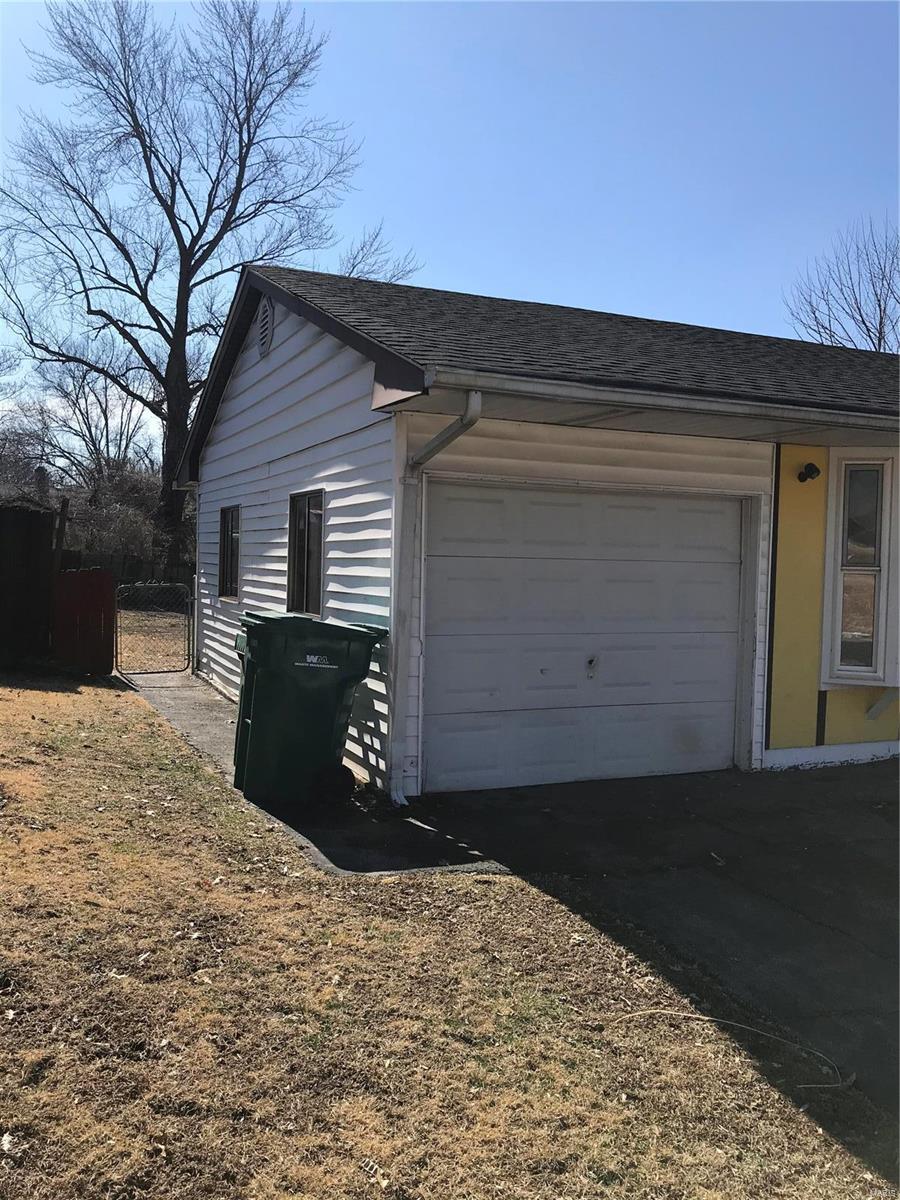 236 Roderick Drive St. Louis, MO 63137 - Photo 3 of 45