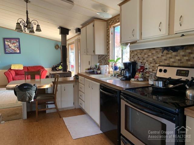 16505 Southwest Alfalfa Road Powell Butte, OR 97753 - Photo 10 of 25 Kitchen looking at sitting area with sli
