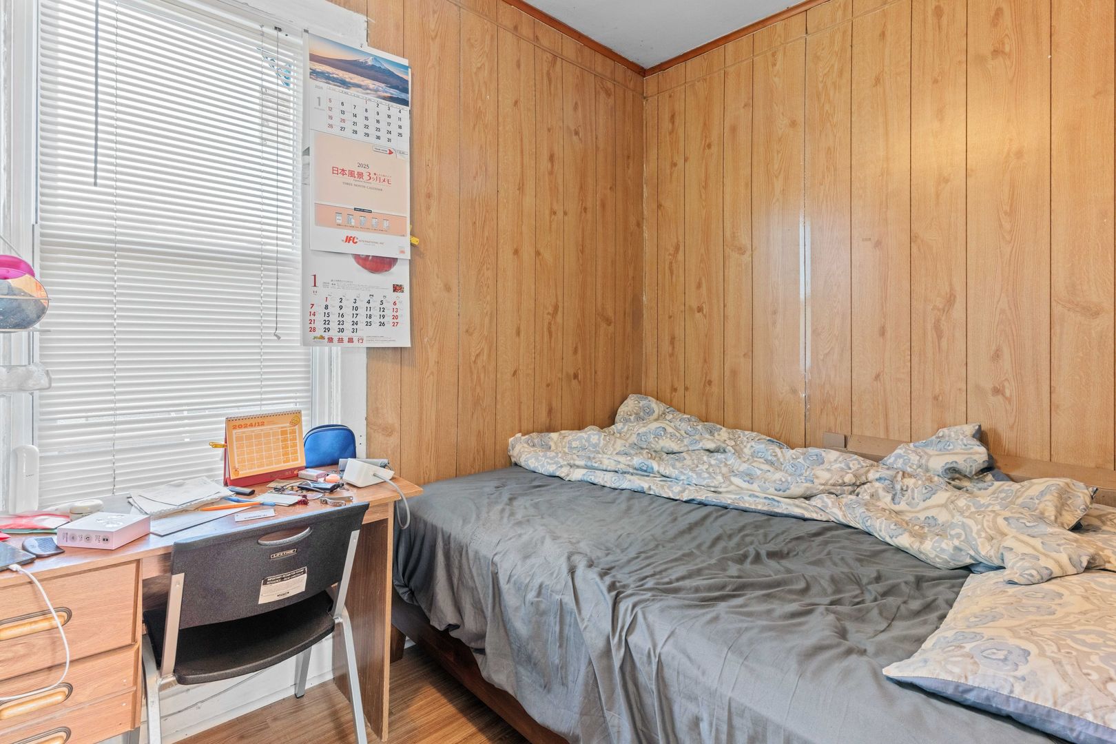 318 West 24th Place Chicago, IL 60616 - Photo 14 of 21 a bedroom with a bed and a window