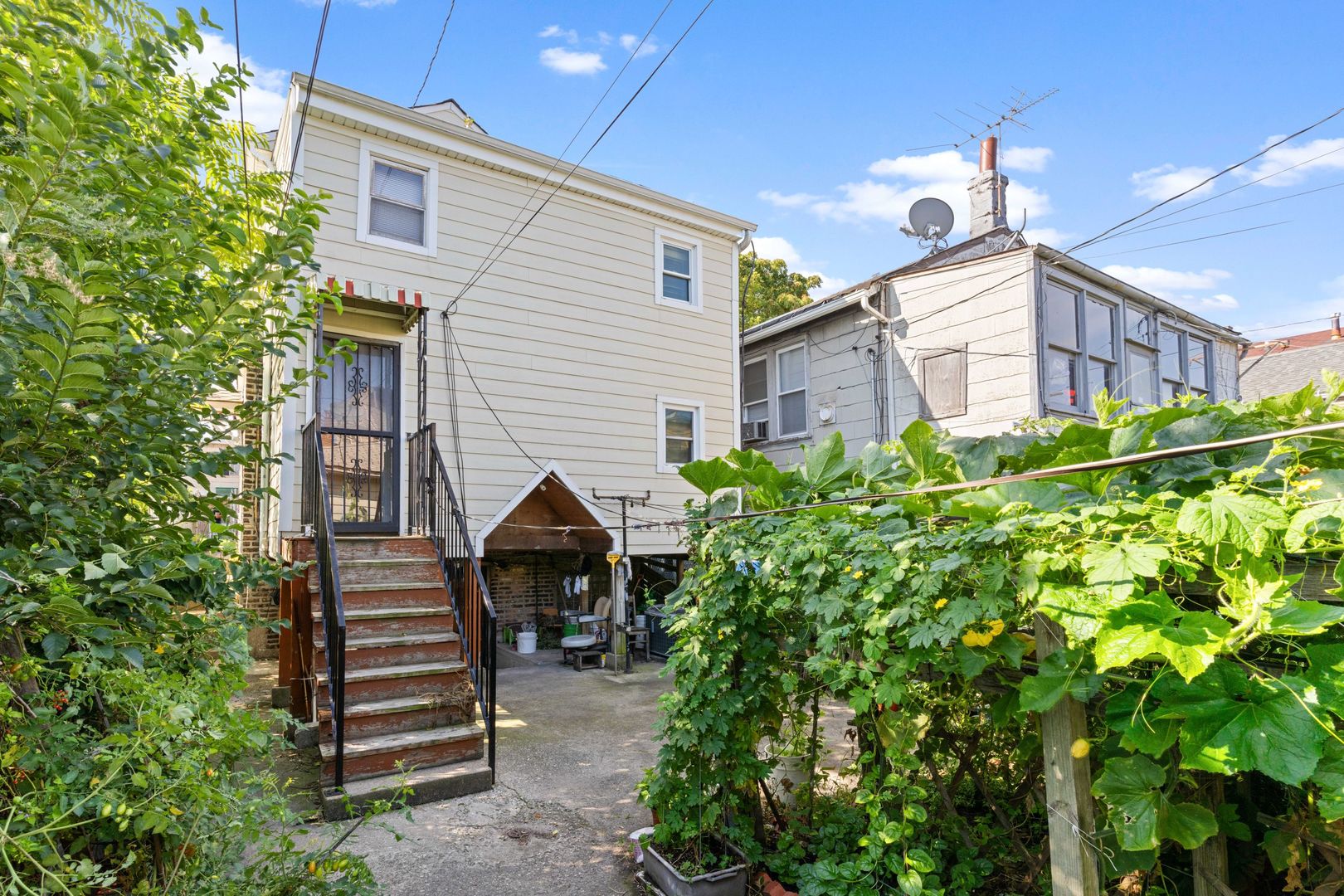 318 West 24th Place Chicago, IL 60616 - Photo 19 of 21 a front view of a house with a garden