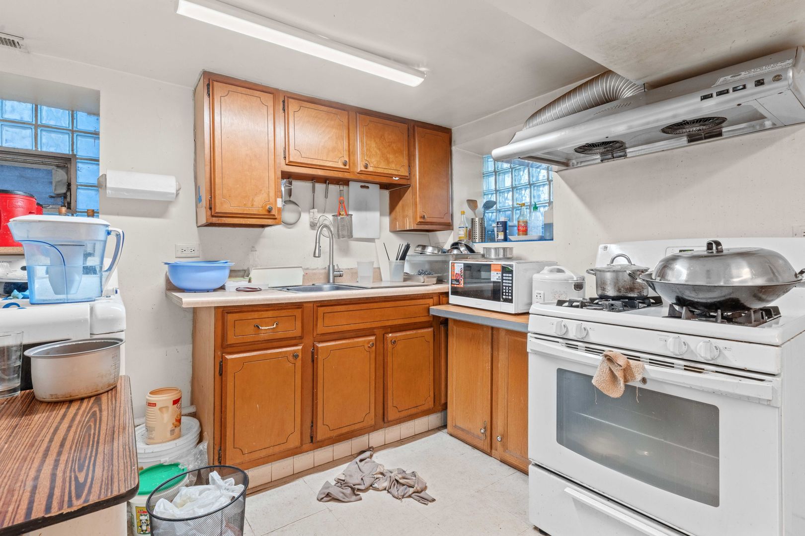 318 West 24th Place Chicago, IL 60616 - Photo 8 of 21 a kitchen with a sink stove and cabinets