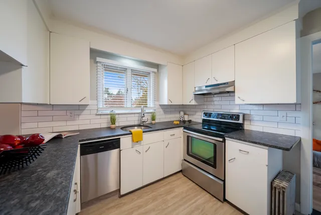 $449,900 | 90 Glenwood Avenue, Manchester, NH 03102