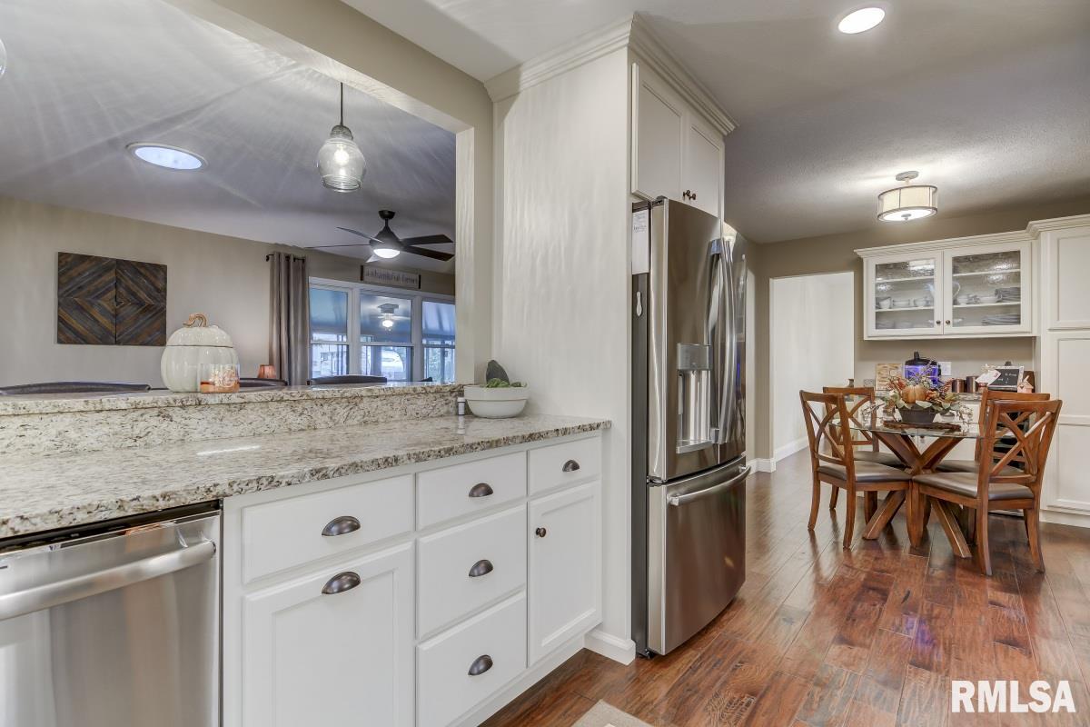 860 Meadowbrook Road Springfield, IL 62711 - Photo 9 of 36