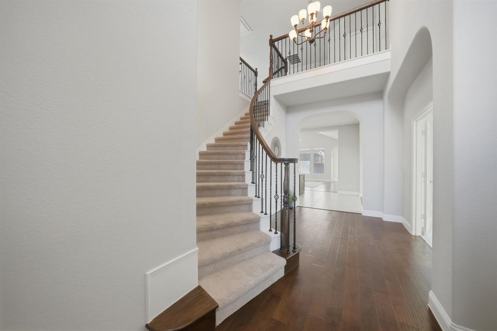 14829 Cedar Flt Way Fort Worth, TX 76262 - Photo 3 of 33