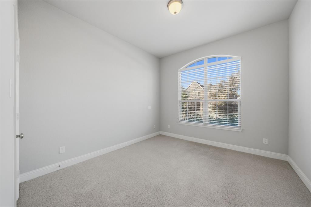 14829 Cedar Flt Way Fort Worth, TX 76262 - Photo 4 of 33