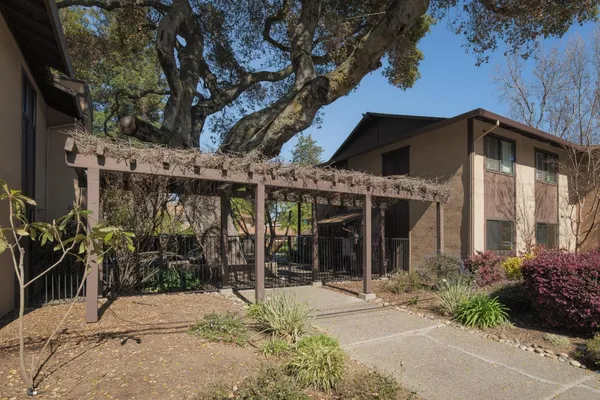 $868,000 | 610 Gilbert Avenue, Unit 25, Menlo Park, CA 94025