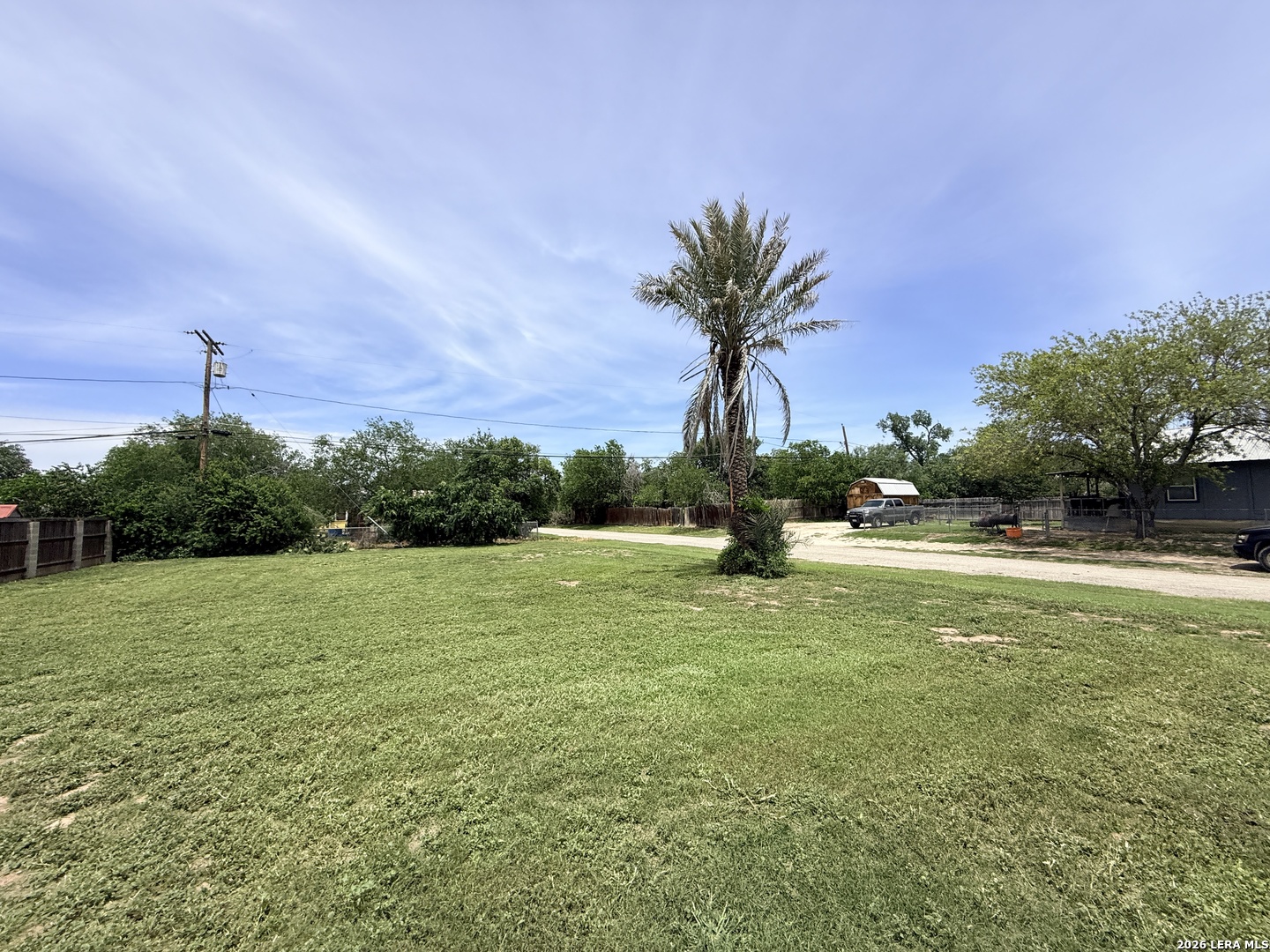 600 Crouch Avenue Devine, TX 78016 - Photo 4 of 8