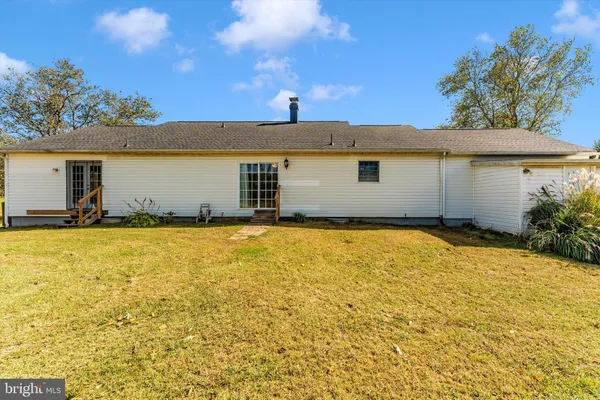 a front view of house with yard
