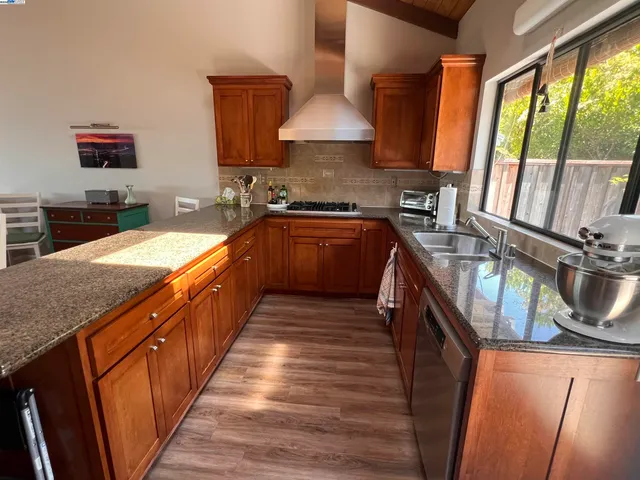 $5,650 | 37 Binnacle Hill, Oakland, CA 94618