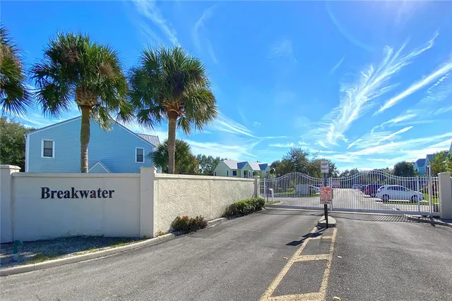 $179,900 | 1135 3rd Avenue, Unit 101, Vero Beach, FL 32960